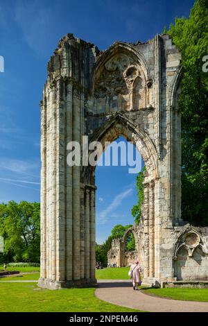 Ruinen der St. Mary's Abbey in den Museumsgärten. Stockfoto