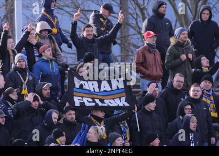 1. FC Lokomotive Leipzig vereinigt Ultras während des Spiels zwischen BFC Dynamo und 1. FC Lokomotive Leipzig, Regionalliga Nordost, Runde 22, Sportforum Hohenschönhausen, Berlin, Deutschland, 26. Februar 2023. Iñaki Esnaola Stockfoto