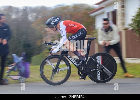 Teo, Spanien, 26. Februar 2023: Cofidis-Reiter Ruben Fernandez während der 4. Etappe von O Gran Camiño 2023 am 26. Februar 2023 in Teo, Spanien. Kredit: Alberto Brevers / Alamy Live News Stockfoto