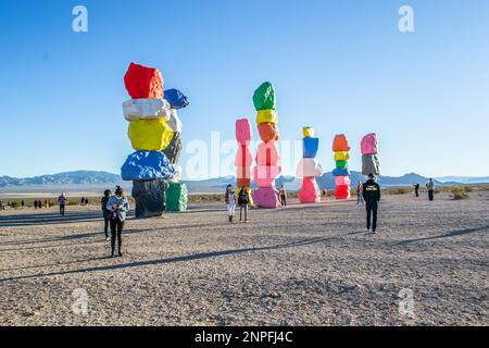 LAS VEGAS, NEVADA, USA - 11. November 2022: Sieben Magic Mountains Touristenattraktion in Las Vegas, USA Stockfoto