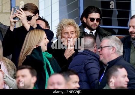 Rod Stewart auf den Tribünen vor dem Viaplay Sports Cup-Finale im Hampden Park, Glasgow. Foto: Sonntag, 26. Februar 2023. Stockfoto