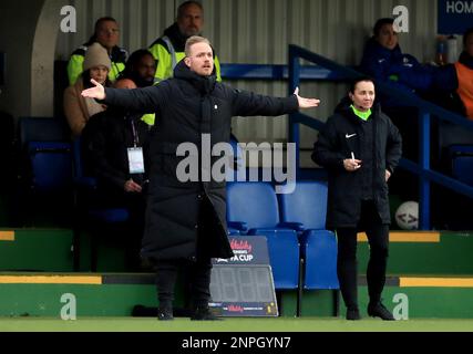 Arsenal-Manager Jonas Eidevall Gesten aus der Seitenlinie während des Spiels der Vitality Women's FA Cup in der fünften Runde in Kingsmeadow, London. Foto: Sonntag, 26. Februar 2023. Stockfoto