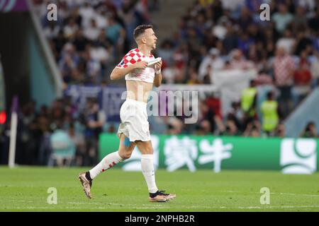 Ivan Perisic von Kroatien wurde während der FIFA-Weltmeisterschaft Katar 2022 gesehen, Runde mit 16 Spielen zwischen Japan und Kroatien im Al Janoub Stadion. Endstand: Japan 1:1 Kroatien. Strafen; Japan 1:3 Kroatien. Stockfoto