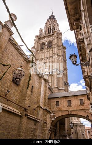 Detail des Glockenturms der Kathedrale von Toledo (Primatskathedrale der Heiligen Maria). Toledo, Castilla La Mancha, Spanien Stockfoto