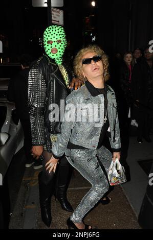 Elton Ilirjani mit Philipp Plein bei der New York Fashion Week, gekleidet in Philipp Plein, in New York City Stockfoto