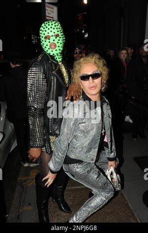 Elton Ilirjani mit Philipp Plein bei der New York Fashion Week, gekleidet in Philipp Plein, in New York City Stockfoto