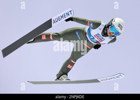 26. Februar 2023, Slowenien, Planica: Nordisches Skifahren: Weltmeisterschaften, Skispringen - Team Jumping gemischt, 1. Runde. Chiara Kreuzer aus Österreich in Aktion. Foto: Daniel Karmann/dpa Stockfoto