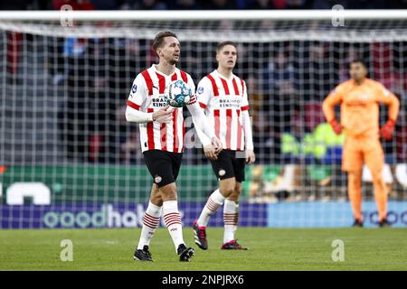 EINDHOVEN - (LR) Luuk de Jong von PSV Eindhoven, Joey Veerman von PSV Eindhoven während des niederländischen Premier-League-Spiels zwischen PSV Eindhoven und FC Twente im Phillips-Stadion am 26. Februar 2023 in Eindhoven, Niederlande. ANP MAURICE VAN STONE Stockfoto
