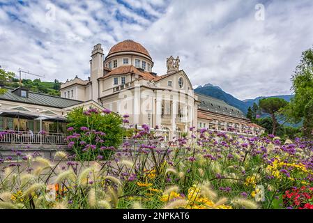 Kurhaus und Theater von Meran im historischen Zentrum von Merano in Südtirol, Provinz Bozen, Trentino Alto Adige, Norditalien Stockfoto