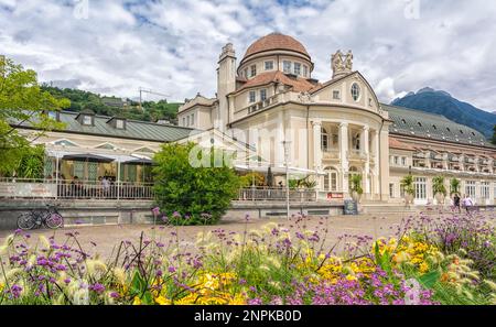 Kurhaus und Theater von Meran im historischen Zentrum von Merano in Südtirol, Provinz Bozen, Trentino Alto Adige, Norditalien Stockfoto