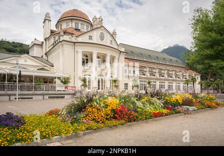 Kurhaus und Theater von Meran im historischen Zentrum von Merano in Südtirol, Provinz Bozen, Trentino Alto Adige, Norditalien Stockfoto