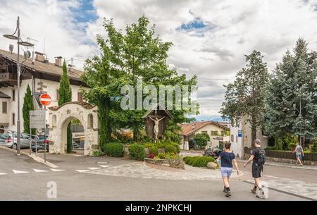Historisches Zentrum des kleinen Dorfes Tirol in der Nähe von Merano in Südtirol, Provinz Bozen, Trentino Alto Adige, norditalien Stockfoto