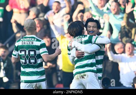 Glasgow, Großbritannien. 26. Februar 2023. Kyogo Furuhashi von Celtic erzielt sein 2. Tor während des Spiels der Schottischen Liga im Hampden Park, Glasgow. Der Bildausdruck sollte lauten: Neil Hanna/Sportimage Credit: Sportimage/Alamy Live News Stockfoto