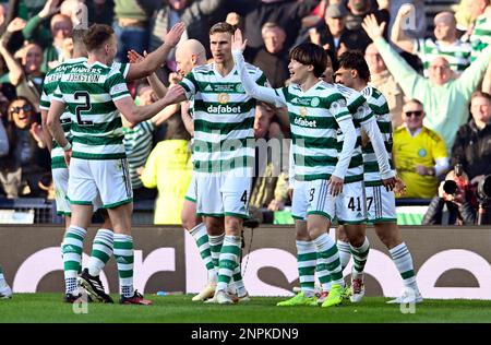 Glasgow, Großbritannien. 26. Februar 2023. Kyogo Furuhashi von Celtic erzielt sein 2. Tor während des Spiels der Schottischen Liga im Hampden Park, Glasgow. Der Bildausdruck sollte lauten: Neil Hanna/Sportimage Credit: Sportimage/Alamy Live News Stockfoto