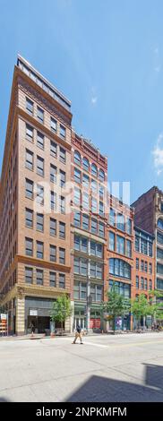 Pittsburgh Downtown: Backstein, Stein und Terrakotta auf der Liberty Avenue 900 Block, Teil des Penn-Liberty Historic District, Stockfoto