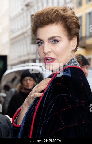 Mailand, Italien. 26. Februar 2023. Antonia Dell'Atte trifft auf der Giorgio Armani Modenschau während der Mailänder Fashion Week Herbst/Winter 2023/2024 in Mailand, Italien, am 26 2023. Februar ein (Foto von Mairo Cinquetti/NurPhoto). Gutschrift: NurPhoto SRL/Alamy Live News Stockfoto