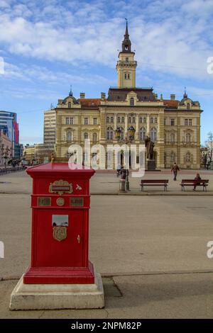 Das Rathaus der Stadt Novi Sad, Serbien - Blick vom Stadtzentrum auf den Trg Slobode (Freiheitsplatz) Stockfoto