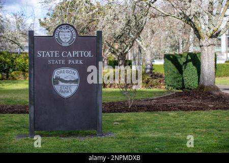 Salem Oregon USA - 10. Februar 2023: Oregon State Capitol Park Schild Stockfoto