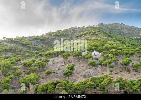 Blick auf die Eremitage von Calvary (auf Spanisch: Ermita del Calvario), erbaut im Jahr 1710 in Mijas, Provinz Malaga, Andalusien, Spanien Stockfoto