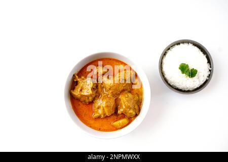 Malaysisches Hühnercurry mit Kartoffeln | kari ayam, selektiver Fokus Stockfoto