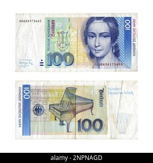 100-Mark-Banknote aus altem Deutschland, isoliert auf weißem Hintergrund. Verwendetes deutsches deutsches Mark-Währungsexemplar Stockfoto