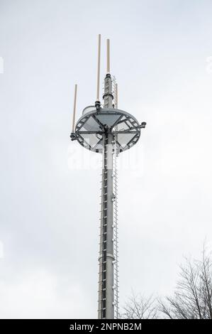 Mobilfunkmast Handydrohung elektromagnetischer Empfang Frequenzen gms-Informationen Flut Mobilfunksystem Funkrelais schädlicher Smog ra Stockfoto
