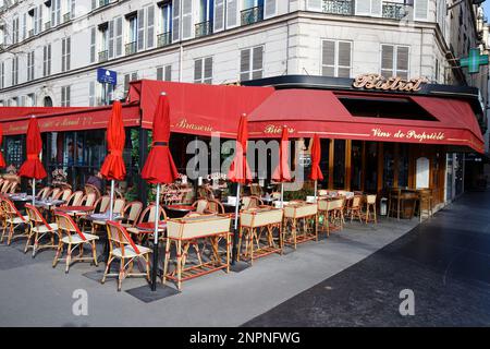 Paris, Frankreich - 25. Februar 2023 : das traditionelle französische Restaurant La Terrasse Saint Jacques . Es befindet sich in der Saint Jacques Straße im 5. Bezirk von Stockfoto