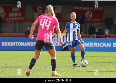 Broadfiled Stadium, Crawley Town, Großbritannien, 26. Februar 2023 Captain Julia Zigiotti (BRI, 10) während eines FA-Cup-Spiels am 26 2023. Februar zwischen Brighton & Hove Albion und Coventry United LFC im Broadfield Stadium, Crawley, Großbritannien. (Bettina Weissensteiner/SPP) Stockfoto