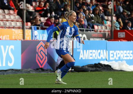 Broadfiled Stadium, Crawley Town, Großbritannien, 26. Februar 2023 Emma Kullberg (BRI, 16) während eines FA-Cup-Spiels am 26 2023. Februar zwischen Brighton & Hove Albion und Coventry United LFC, im Broadfield Stadium, Crawley, Großbritannien. (Bettina Weissensteiner/SPP) Stockfoto