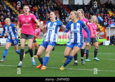 Crawley, Großbritannien. 26. Februar 2023. Broadfiled Stadium, Crawley Town, Großbritannien, 26. Februar 2023 Norwegische Internationale Guro Bergsvand (BRI, 5) und Elisabeth Terland (BRI, 11) während eines FA-Cup-Spiels am 26 2023. Februar zwischen Brighton & Hove Albion und Coventry United LFC im Broadfield Stadium, Crawley, Großbritannien. (Bettina Weissensteiner/SPP) Kredit: SPP Sport Press Photo. Alamy Live News Stockfoto