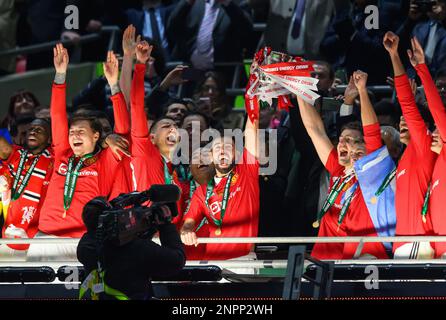 London, Großbritannien. 26. Februar 2023. Manchester United feiert den Sieg im Carabao Cup-Finale bei Wembley Credit: Mark Pain/Alamy Live News Stockfoto