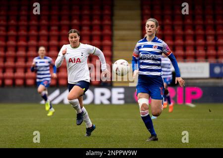 London, Großbritannien. 26. Februar 2023. London, England, 26. Februar 2023 Emma Harries (12 Reading) und Amy Turner (4 Tottenham Hotspur) in Aktion während des Vitality Womens FA-Pokals zwischen Tottenham Hotspur und Reading im Brisbane Road Stadium in London, England (PEDRO PORRU, Pedro Porru/ SPP) Guthaben: SPP Sport Press Photo. Alamy Live News Stockfoto