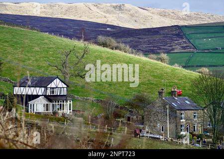 Kinder Scout gesehen aus Sitch Lane, Birch Vale, Derbyshire Stockfoto