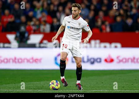 Ivan Rakitic vom FC Sevilla während des Spiels La Liga zwischen dem FC Sevilla und CA Osasuna spielte am 26. Februar im Stadion Sanchez Pizjuan in Sevilla, Spanien. (Foto: Antonio Pozo / PRESSIN) Stockfoto