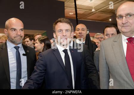 Paris, Frankreich. In Frankreich 25. Februar 2023. Der französische Präsident Emmanuel Macron eröffnet die 59. Internationale Landwirtschaftsmesse in Paris in Frankreich. Stockfoto