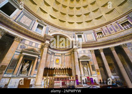 Im Inneren des Pantheon-Tempels in Rom, Latium in italien. Stockfoto