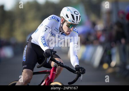Der belgische Jens Adams wurde während des Herrenelitenrennen beim Cyclocross-Rennen „Internationale Sluitingsprijs Oostmalle“ am Sonntag, den 26. Februar 2023, in Oostmalle, dem letzten Rennen der Saison 2022-2023, fotografiert. BELGA FOTO KRISTOF VAN ACCOM Stockfoto