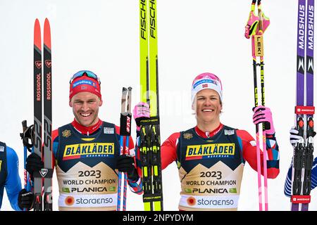 Planica, Slowenien. 26. Februar 2023. Die Gewinner Johannes Hoesflot Klaebo und Paal Golberg aus Norwegen feiern während des Mans Team Sprint Free Race-Wettbewerbs bei der FIS Nordic World Ski Championships 2023. (Foto: Andrej Tarfila/SOPA Images/Sipa USA) Guthaben: SIPA USA/Alamy Live News Stockfoto