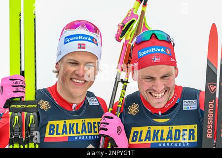 Planica, Slowenien. 26. Februar 2023. Die Gewinner Johannes Hoesflot Klaebo und Paal Golberg aus Norwegen feiern während des Mans Team Sprint Free Race-Wettbewerbs bei der FIS Nordic World Ski Championships 2023. (Foto: Andrej Tarfila/SOPA Images/Sipa USA) Guthaben: SIPA USA/Alamy Live News Stockfoto