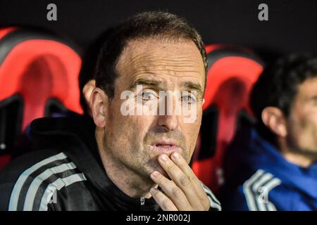 SEVILLA, SPANIEN - FEBRUAR 26: Jagoba Arrasate von CA Osasuna konzentriert sich auf das Spiel zwischen Sevilla CF und CA Osasuna von La Liga Santander am 26. Februar 2022 im Ramon Sánchez Pizjuan Stadion in Sevilla, Spanien. (Foto von Samuel Carreño/PxImages) Stockfoto