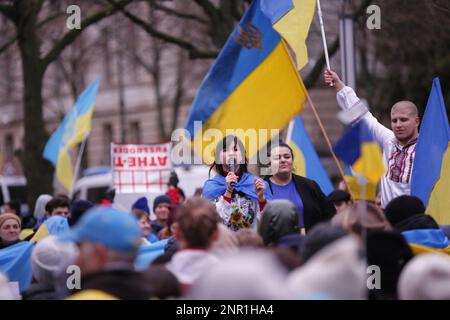 Berlin, Deutschland. 24. Februar 2023. In Berlin finden zahlreiche Gedenkveranstaltungen zum Jahrestag des Krieges in der Ukraine statt. (Foto: Simone Kuhlmey/Pacific Press/Sipa USA) Guthaben: SIPA USA/Alamy Live News Stockfoto