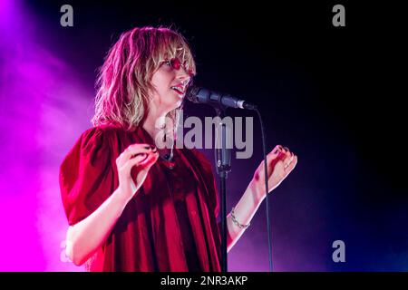 Italien 25. Februar 2023 Maya Hawke - Schauspielerin, Model, Sängerin während der Modewoche - live in Santeria Toscana Mailand © Andrea Ripamonti / Alamy Stockfoto