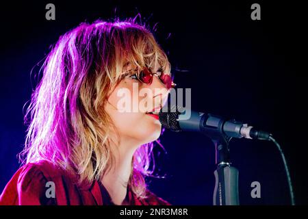 Italien 25. Februar 2023 Maya Hawke - Schauspielerin, Model, Sängerin während der Modewoche - live in Santeria Toscana Mailand © Andrea Ripamonti / Alamy Stockfoto