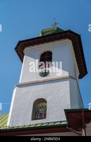 AGAPIA, MOLDAWIEN/RUMÄNIEN - 19. SEPTEMBER: Außenansicht von Agapia Kloster Agapia Moldawien Rumänien am 19. September 2018 Stockfoto