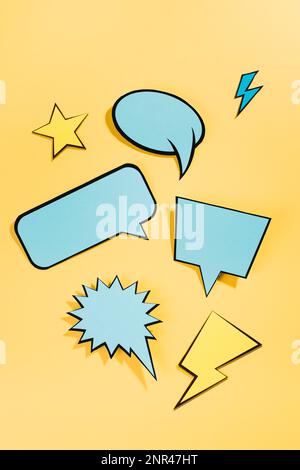 Verschiedene komische farbige leere Sprechblase farbigen Hintergrund gesetzt Stockfoto