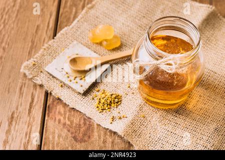 Süße Honigbiene Pollen Samen Süßigkeiten Sack Tuch Stockfoto