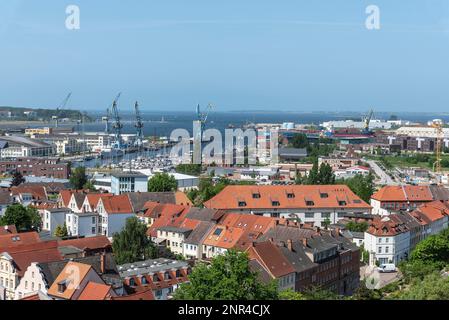 Blick auf die Stadt, den Hafen, St. George's Church, Wismar, Mecklenburg-Vorpommern, Deutschland Stockfoto