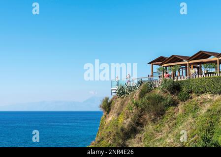 Sunset Bar, Logas Beach, Peroulades, Korfu Island, Ionische Inseln, Mittelmeer, Griechenland Stockfoto