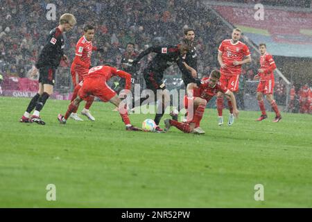 MÜNCHEN, Deutschland. , . 6 Joshua Kimmich, 25 Thomas Müller, Müller, von FcBayern, gegen 45 Jordan Siebatcheu während des Bundesliga-Fußballspiels zwischen dem FC Bayern Muenchen und dem FC Union Berlin in der Allianz Arena in München am 26. Februar 2023. DFL, Fussball, 3:0 (Foto und Copyright @ ATP images/Arthur THILL (THILL Arthur/ATP/SPP) Kredit: SPP Sport Press Photo. Alamy Live News Stockfoto