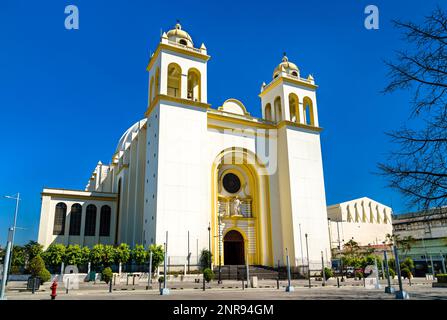 Die Metropolitanische Kathedrale des Heiligen Erlösers in San Salvador - El Salvador, Mittelamerika Stockfoto